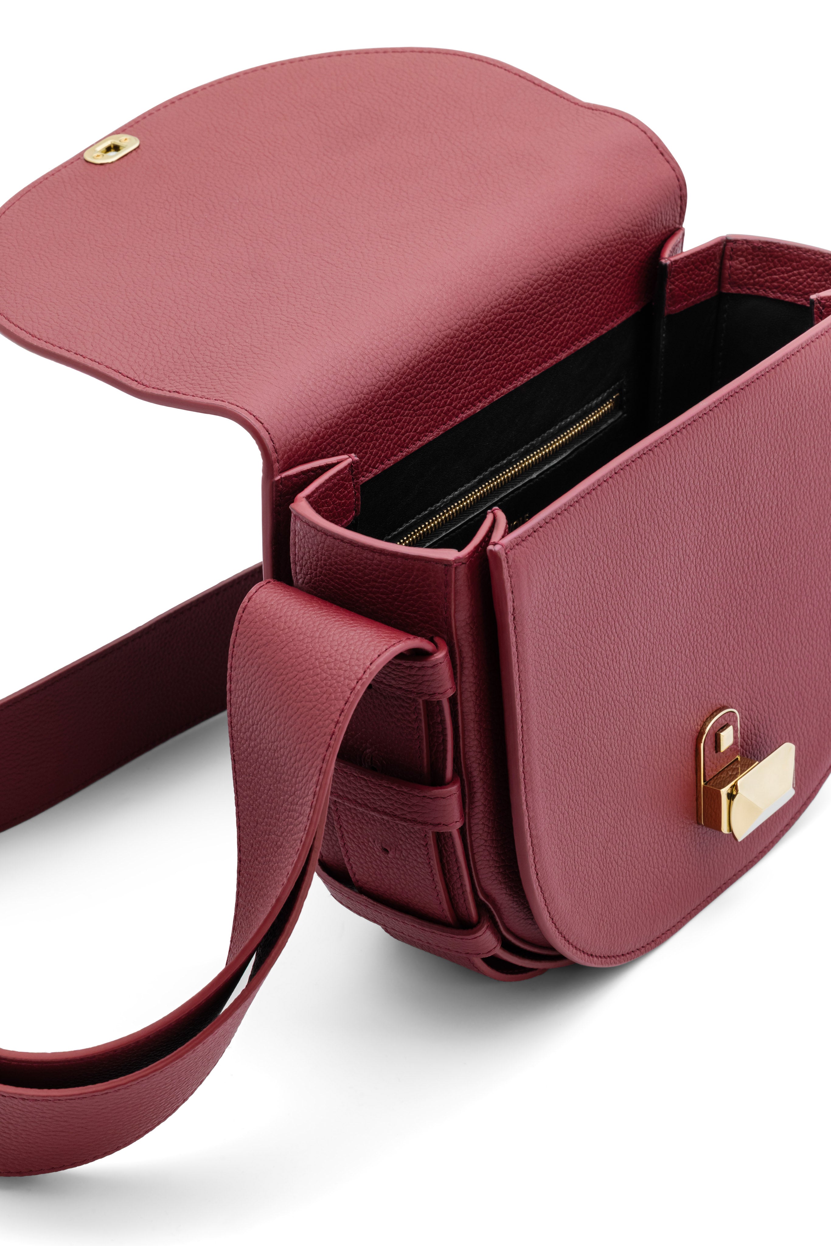 No. 18 burgundy crossbody bag interior details
